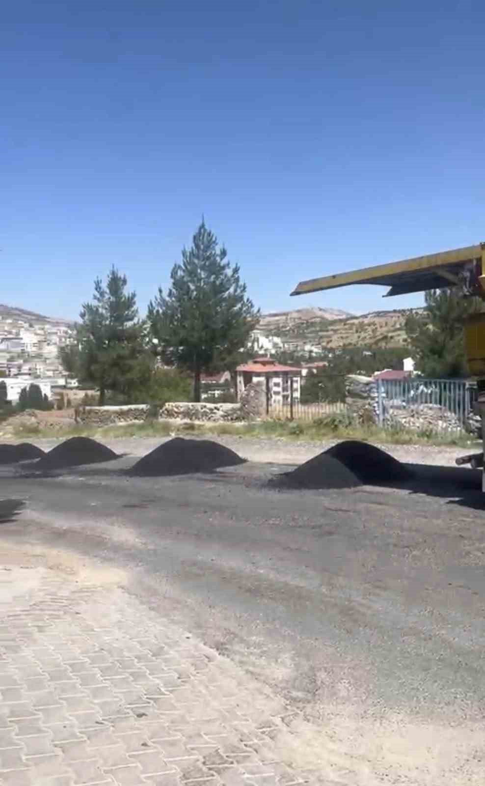 Ağaç dikilerek protesto edilen yolun yapımına başlandı