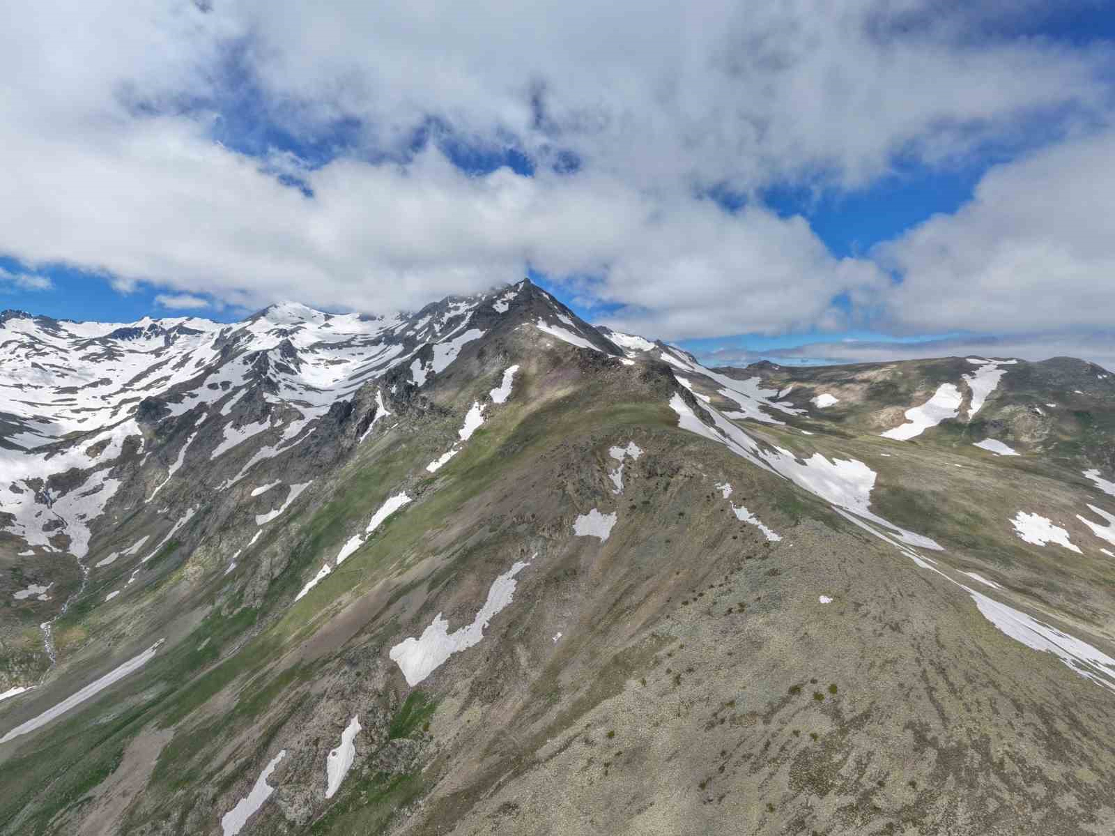 Gümüşhane’nin karlı zirveleri dronla görüntülendi