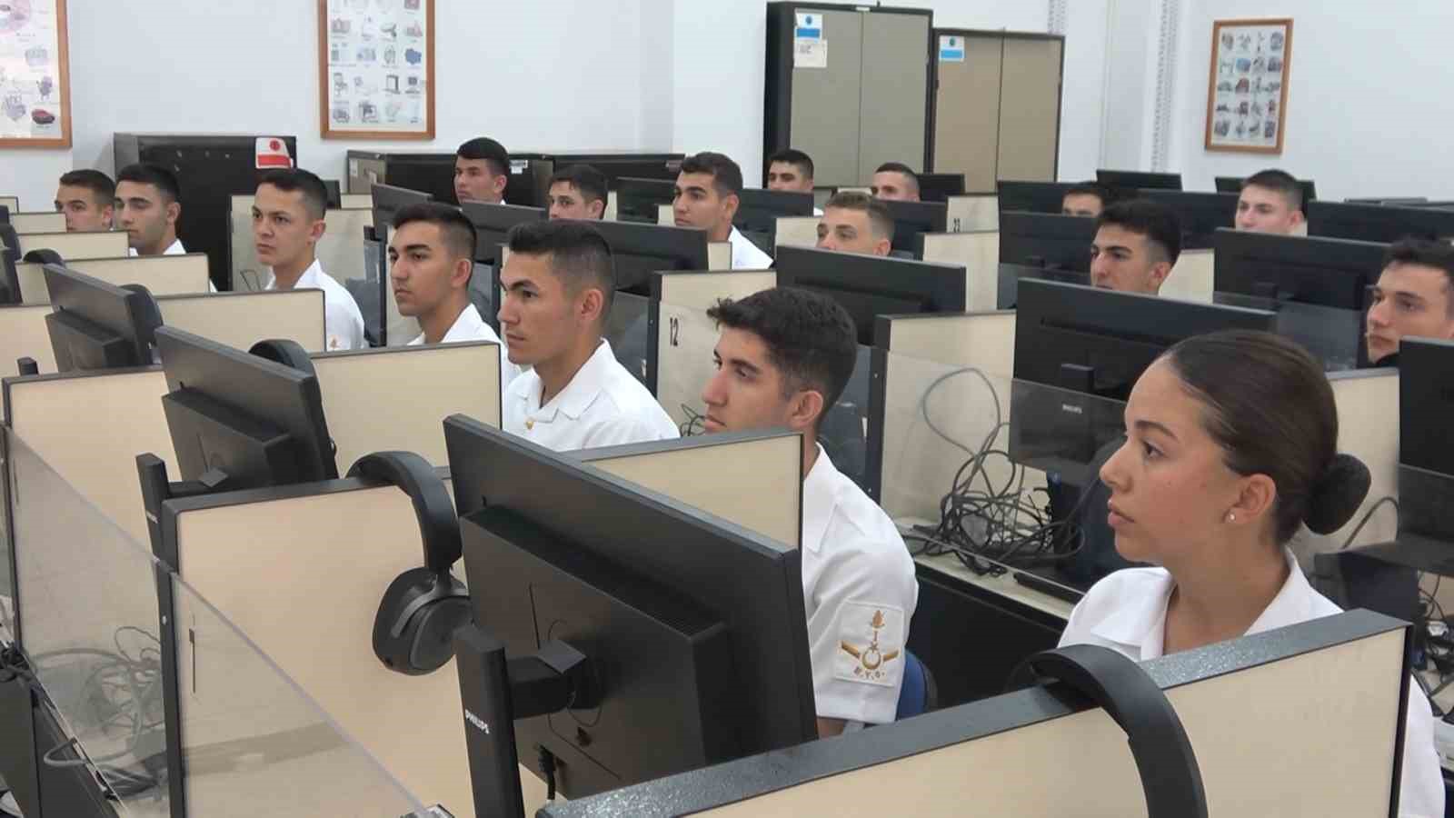 Mavi Vatan’ın astsubay adayları yeni nesil teknolojilerle yetiştiriliyor