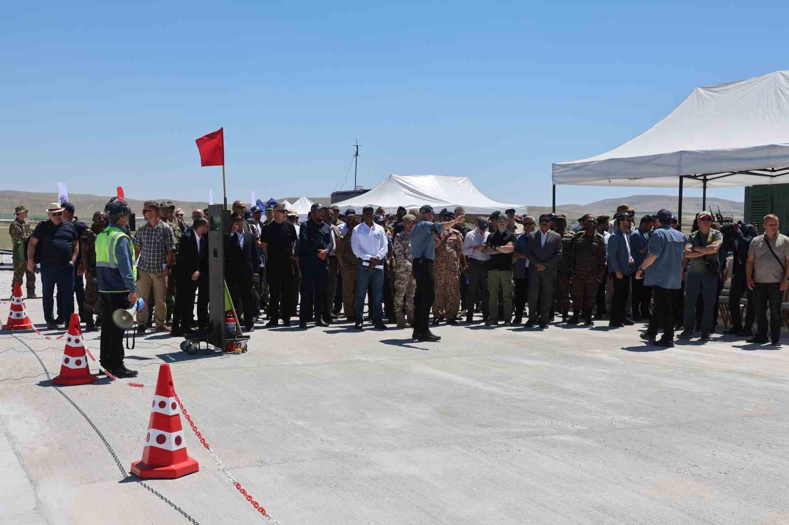 24 ülkenin askeri yetkilileri canlı izledi: TOLGA, kamikaze İHA ve dron saldırılarını başarıyla durdurdu
