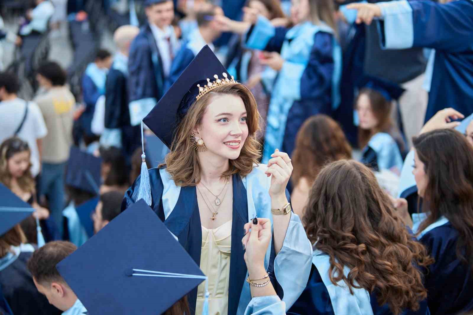 Yaşar Üniversitesi’nde mezuniyet coşkusu