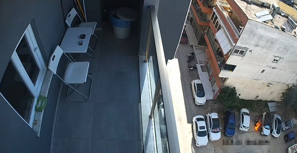 Park ettiği motosiklet alev topuna döndü, diğer araçlara sıçramaması için hayatını hiçe saydı