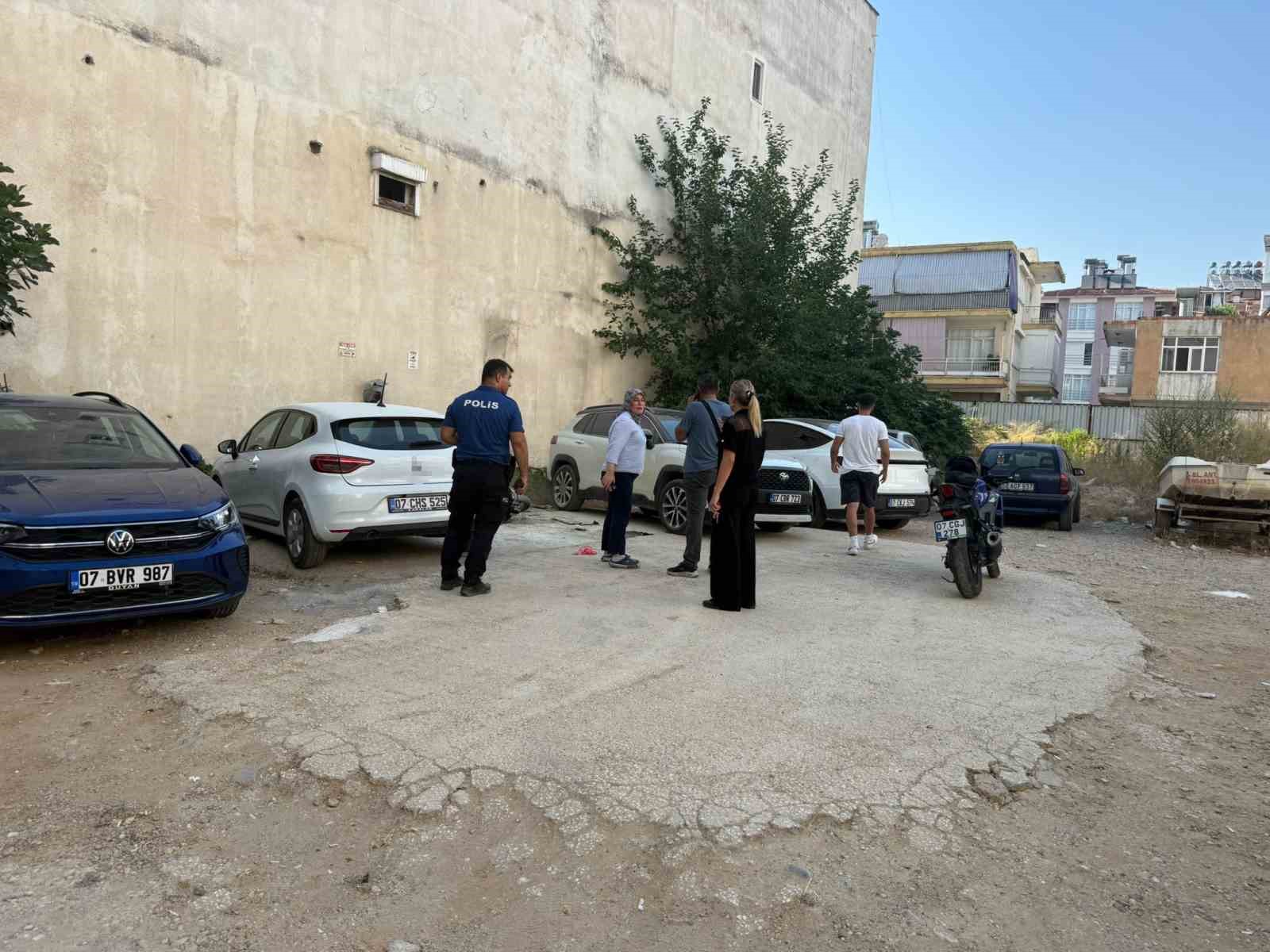 Park ettiği motosiklet alev topuna döndü, diğer araçlara sıçramaması için hayatını hiçe saydı