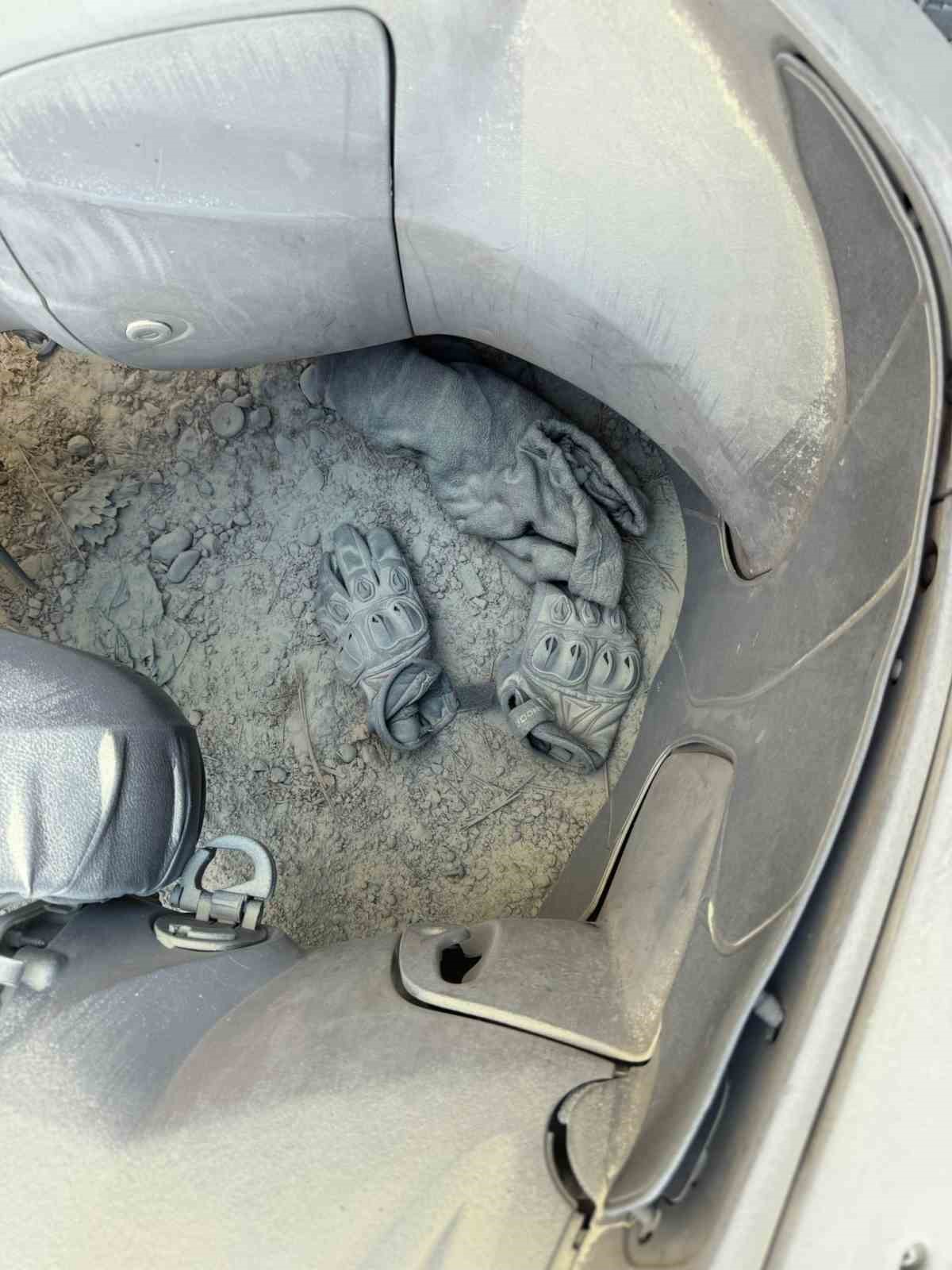 Park ettiği motosiklet alev topuna döndü, diğer araçlara sıçramaması için hayatını hiçe saydı