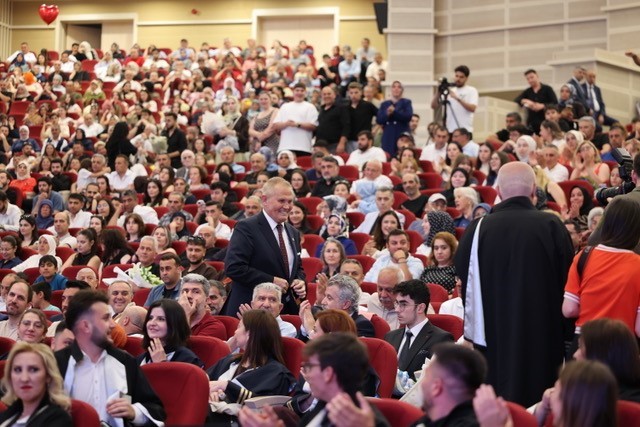 Artaş Holding Yönetim Kurulu Başkanı Çetinsaya, Erciyes Üniversitesi İletişim Fakültesi’nin mezuniyet törenine katıldı