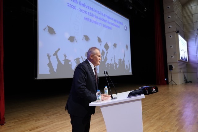 Artaş Holding Yönetim Kurulu Başkanı Çetinsaya, Erciyes Üniversitesi İletişim Fakültesi’nin mezuniyet törenine katıldı