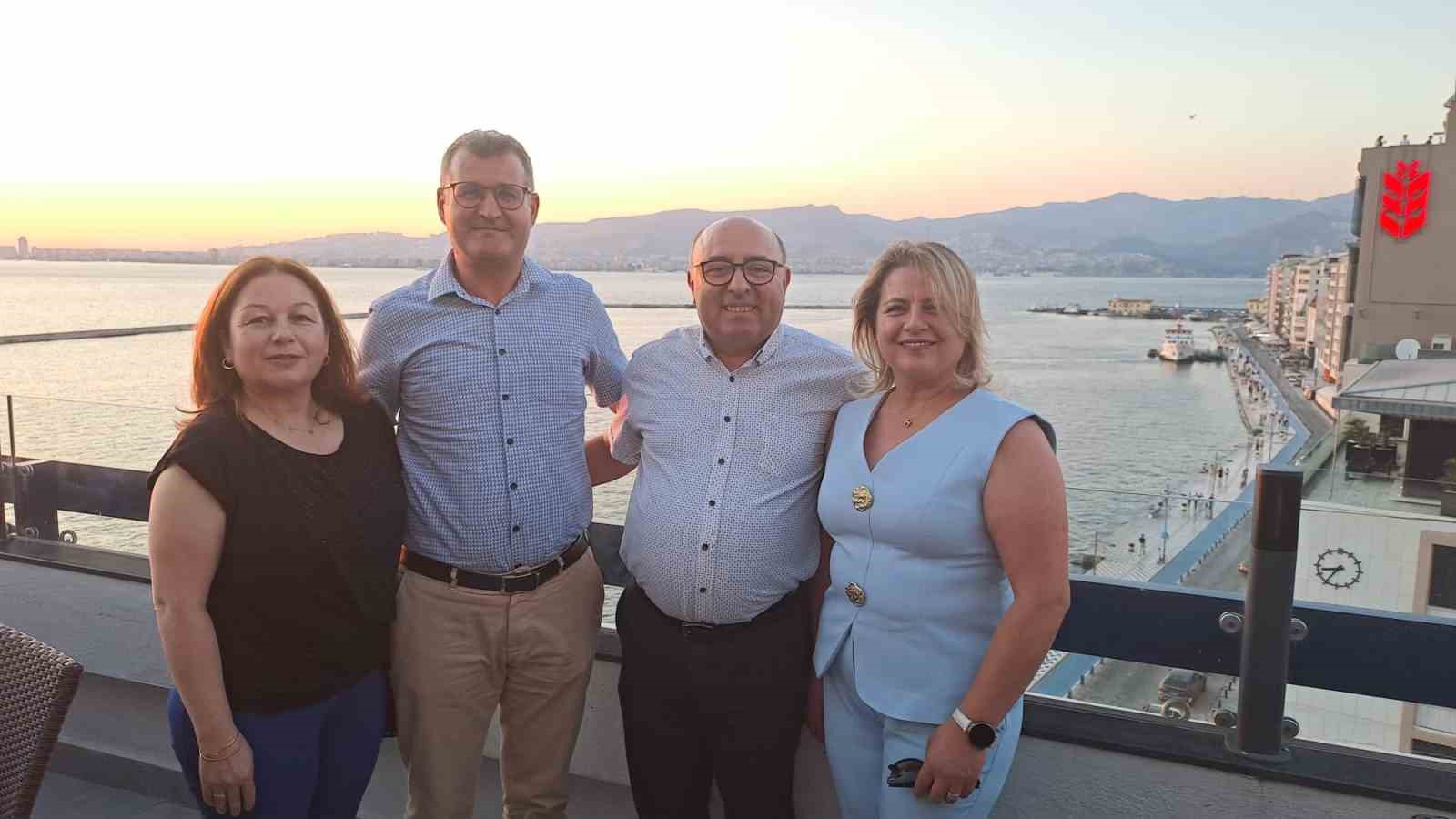 İzmir’de 34 yıllık öğretmene duygusal veda
