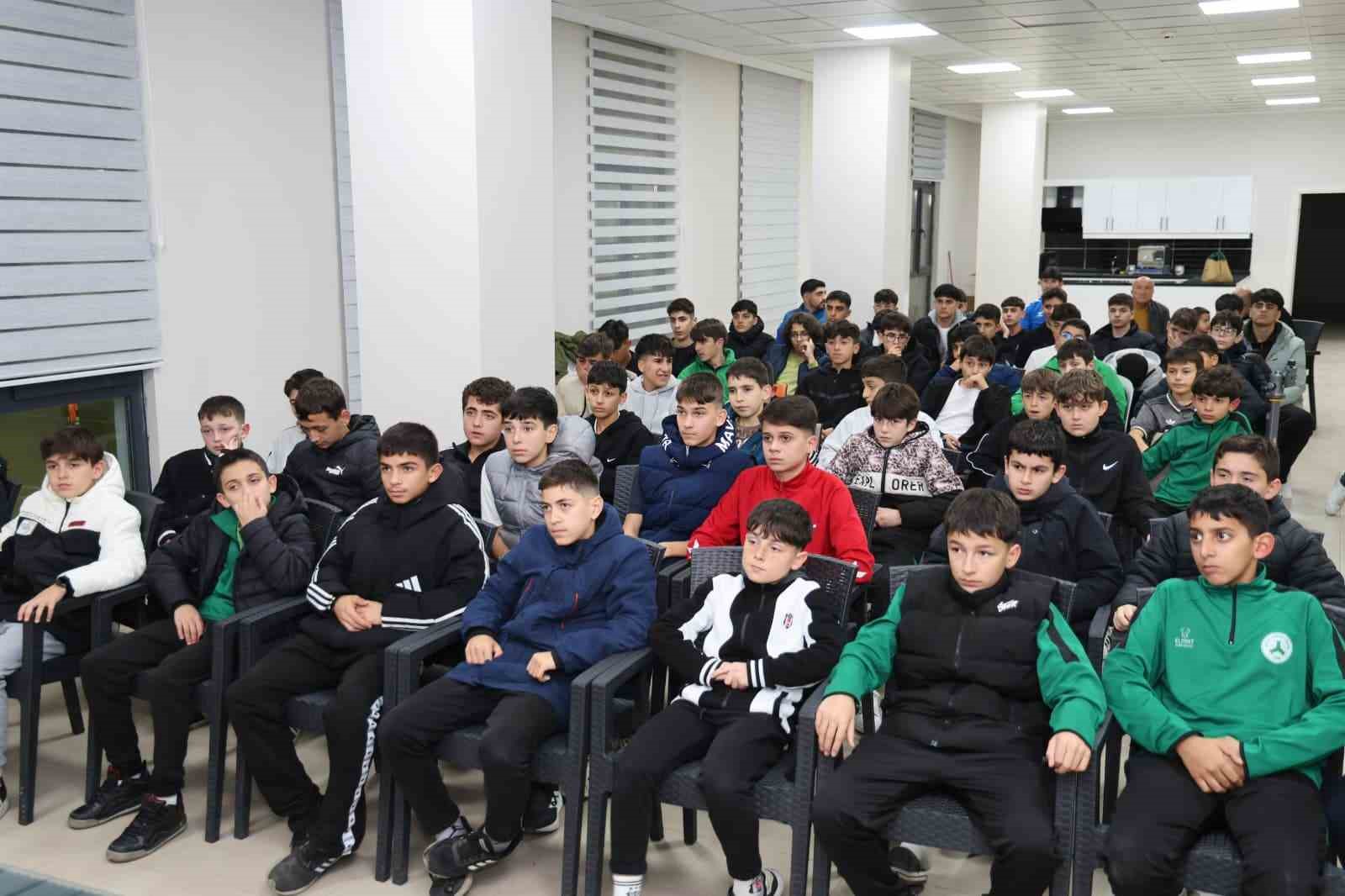 Gebze’de futbol ve manevi eğitim bir arada