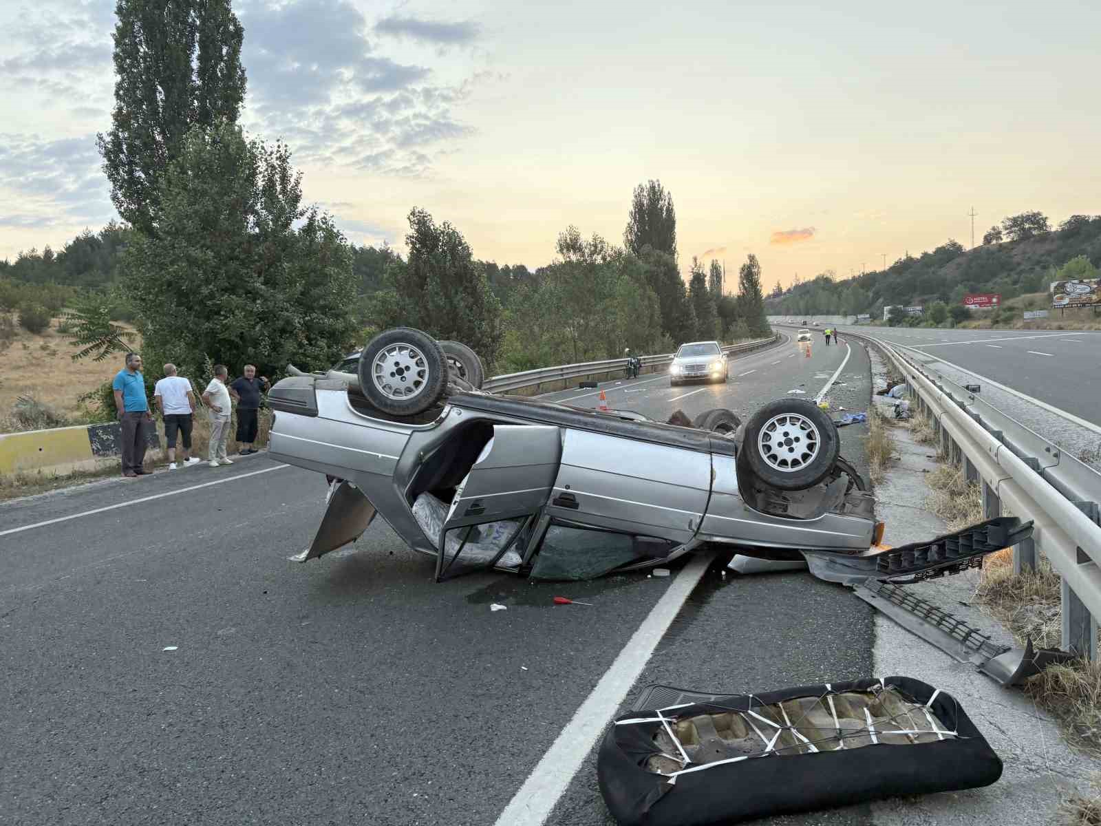 D100’de 3 araçlı trafik kazası: 1 ağır yaralı