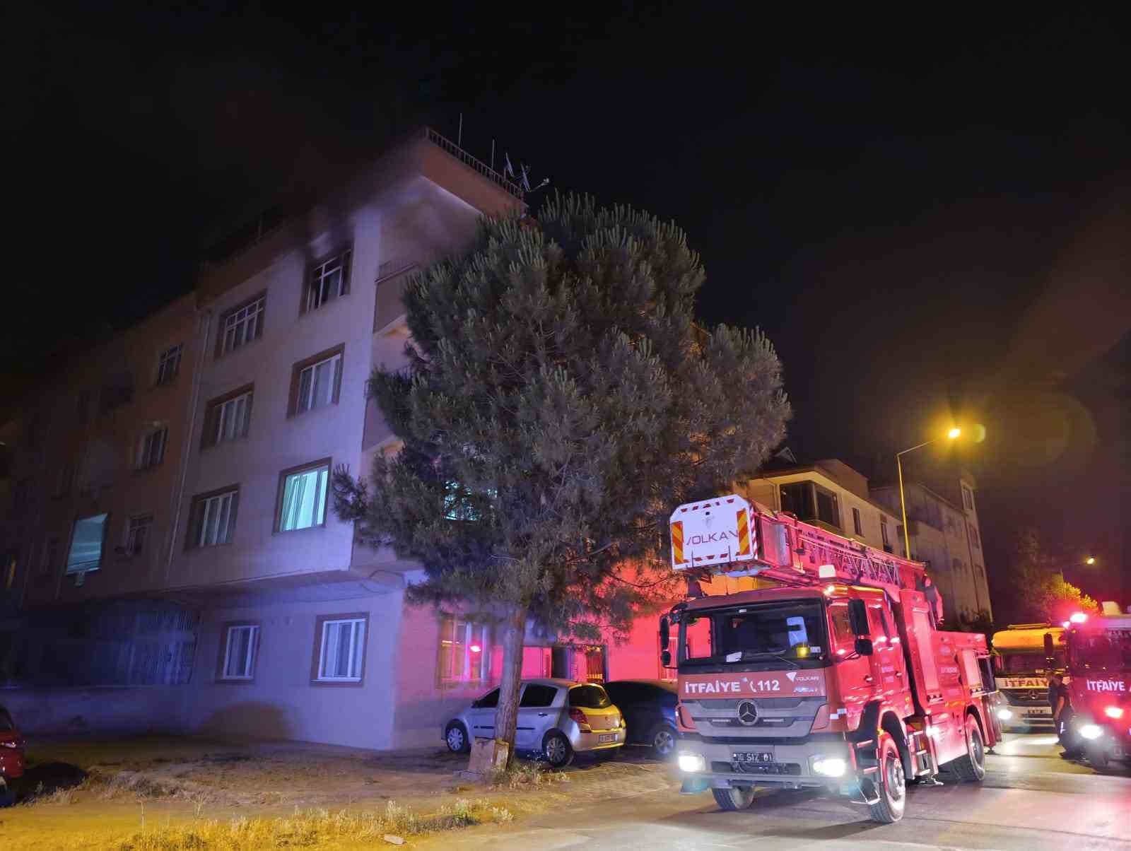 Bursa’da apartman dairesinde çıkan yangın paniğe neden oldu