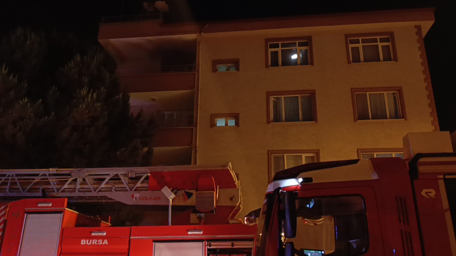 Bursa’da apartman dairesinde çıkan yangın paniğe neden oldu