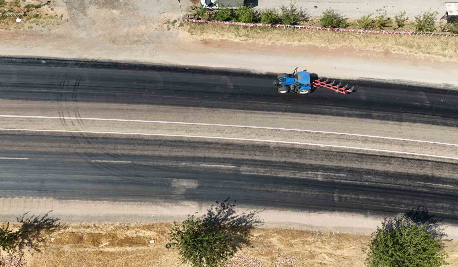 Adıyaman’da sıcak hava asfaltı eritti