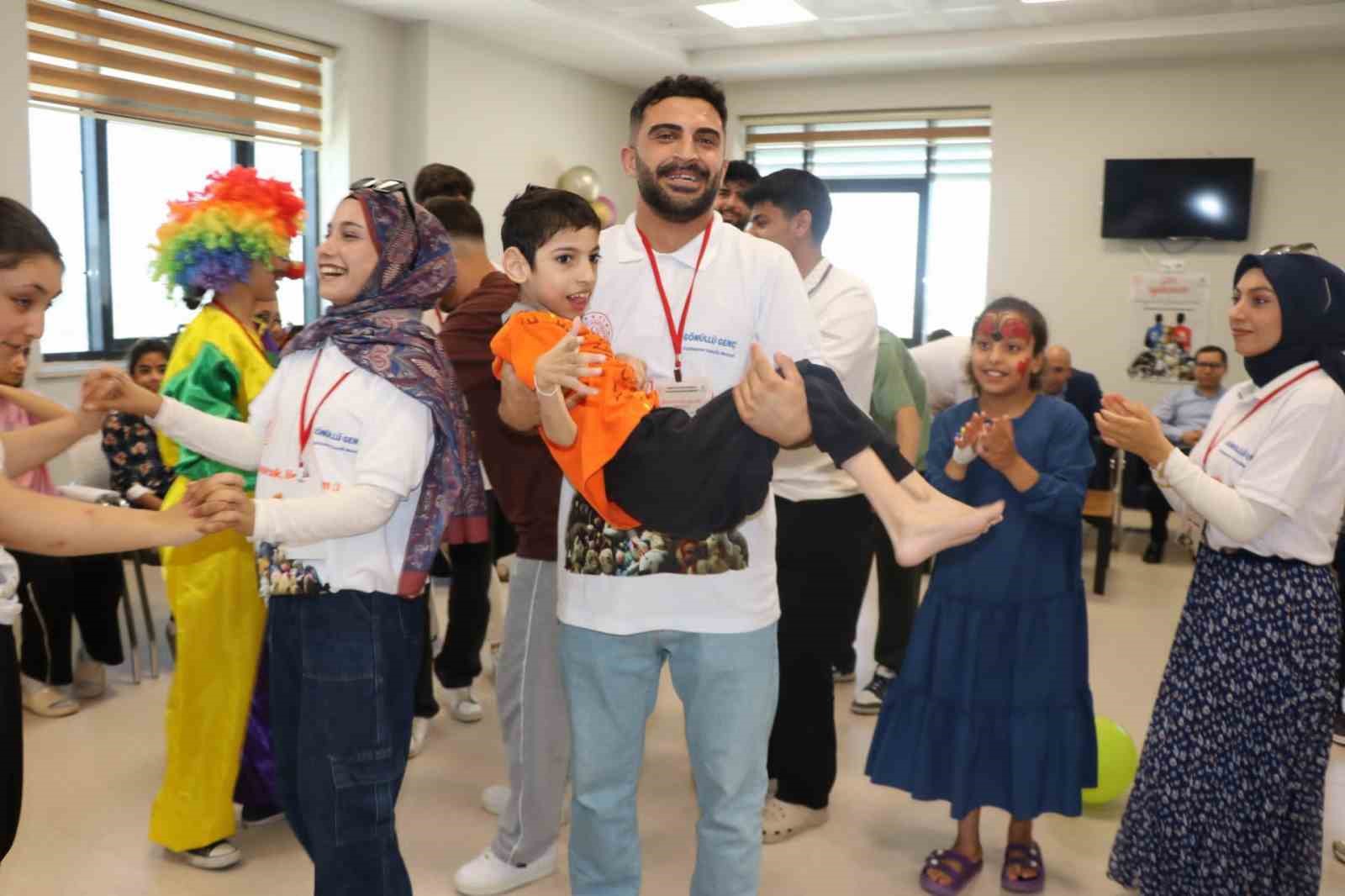 Ceylanpınar’da bir oyuncak, bir şifa projesiyle çocukların yüzü güldü