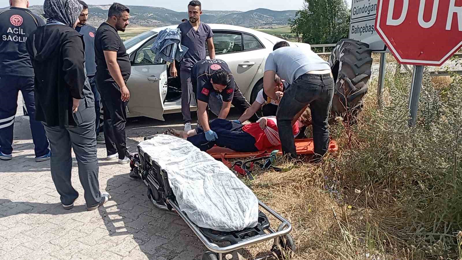 İki otomobil kafa kafaya çarpıştı: 2 yaralı