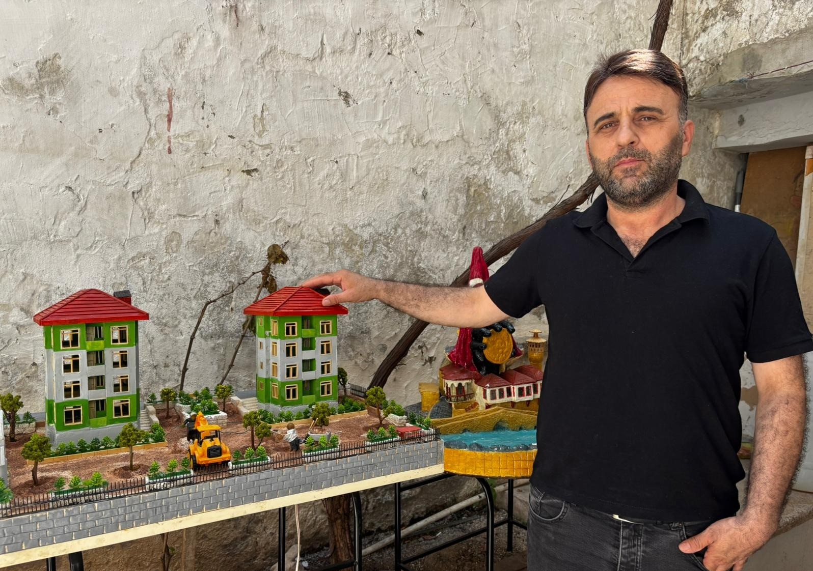Deprem sonrası yeniden inşa edilen Kahramanmaraş’ın maketini yaptı, Bakan Kurum’a hediye etmek istiyor