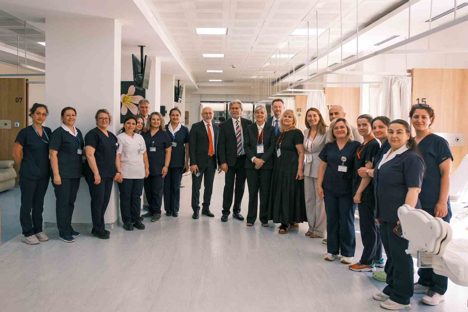 BUÜ Tıp Fakültesi Meme Hastalıkları Programı’na uluslararası SIS akreditasyonu