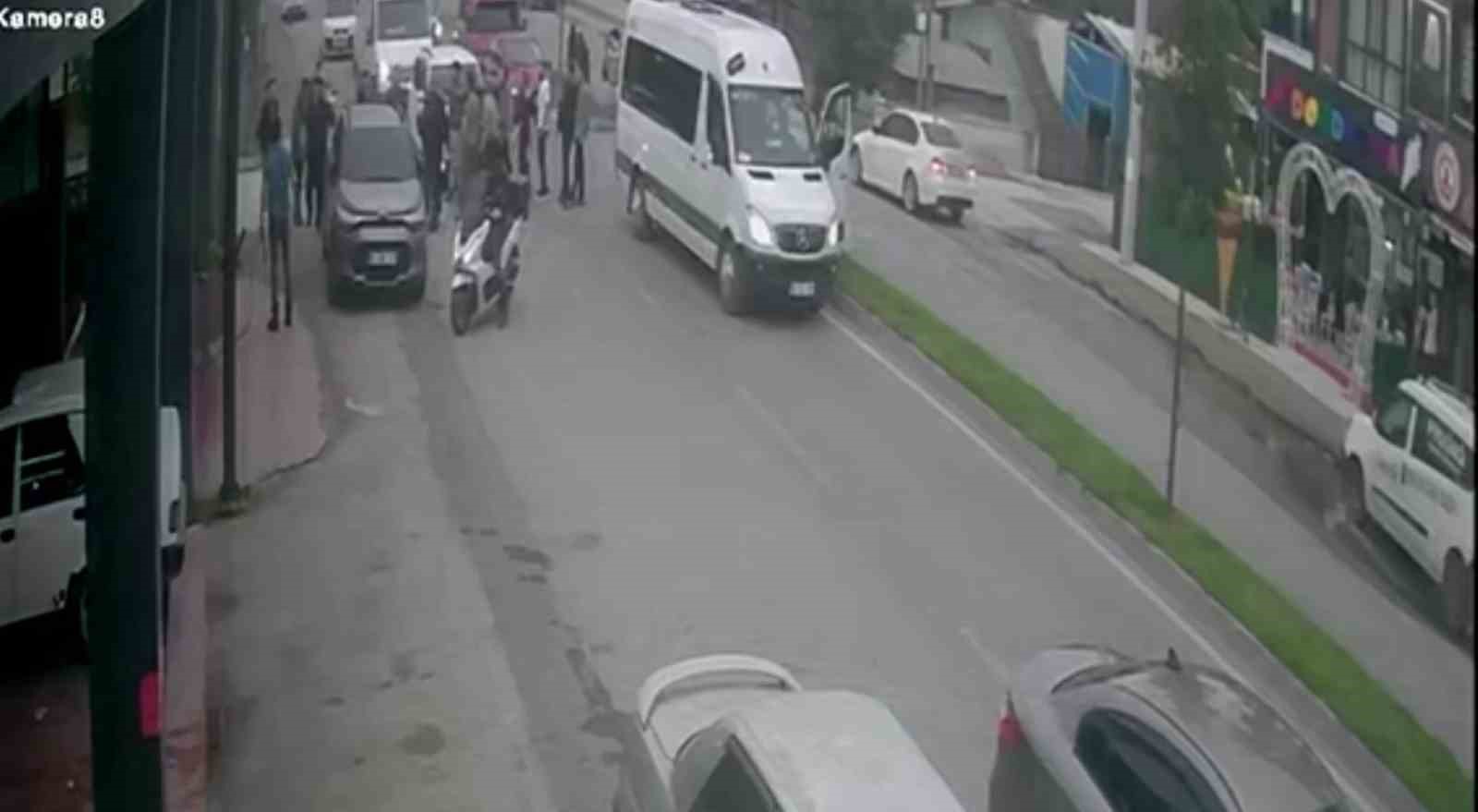Trafik kazası sonrası çıkan kavgaya tazyikli su müdahalesi
