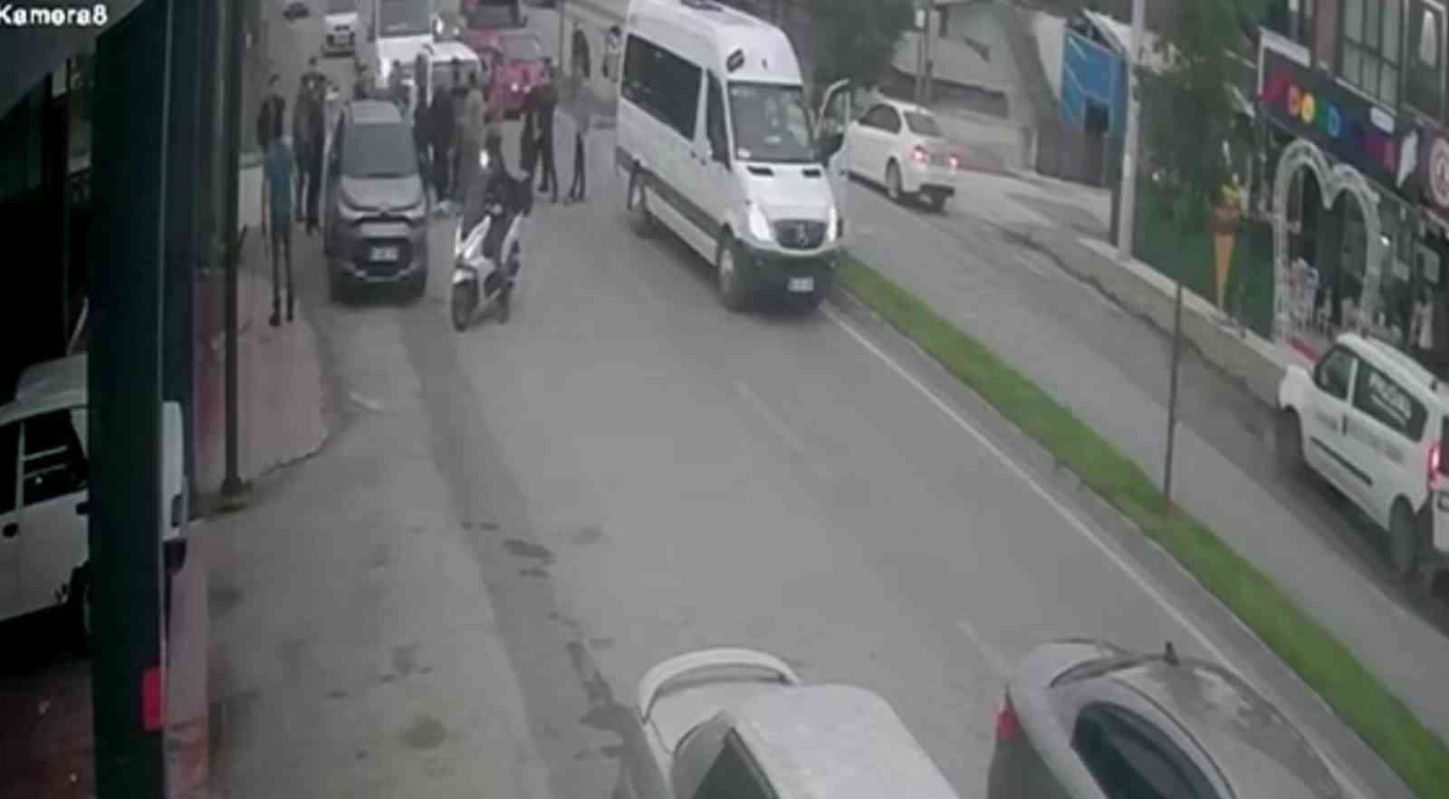 Trafik kazası sonrası çıkan kavgaya tazyikli su müdahalesi