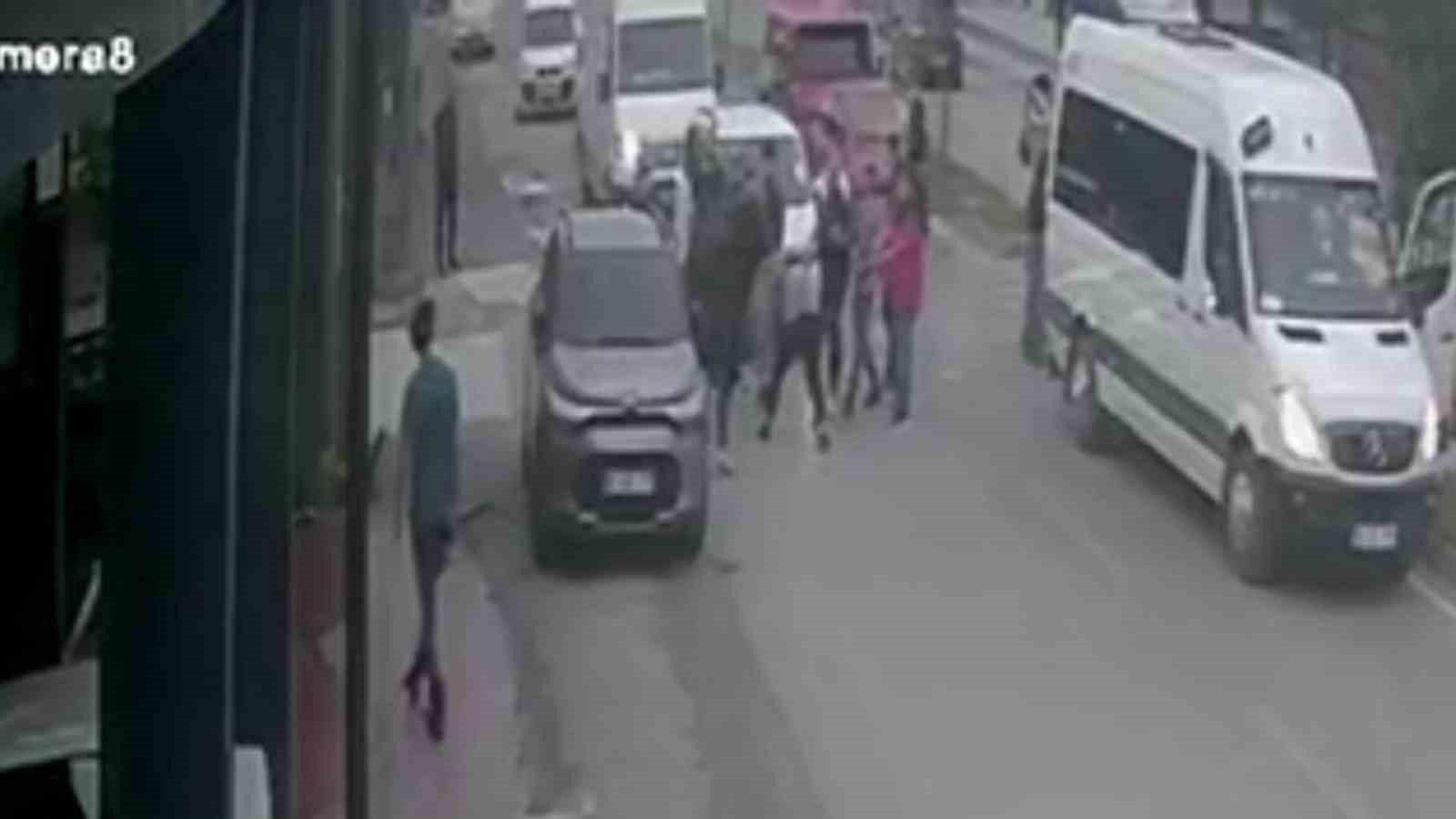 Trafik kazası sonrası çıkan kavgaya tazyikli su müdahalesi