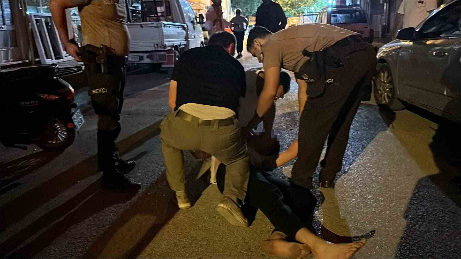 Devriyede kavgaya denk gelen polis, taşkınlık çıkartan 2 genci gözaltına aldı