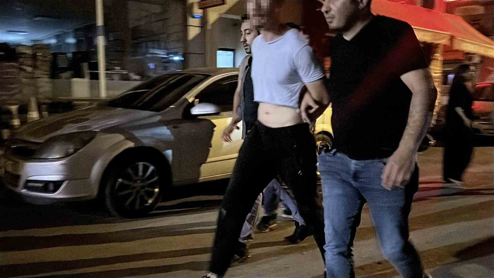 Devriyede kavgaya denk gelen polis, taşkınlık çıkartan 2 genci gözaltına aldı