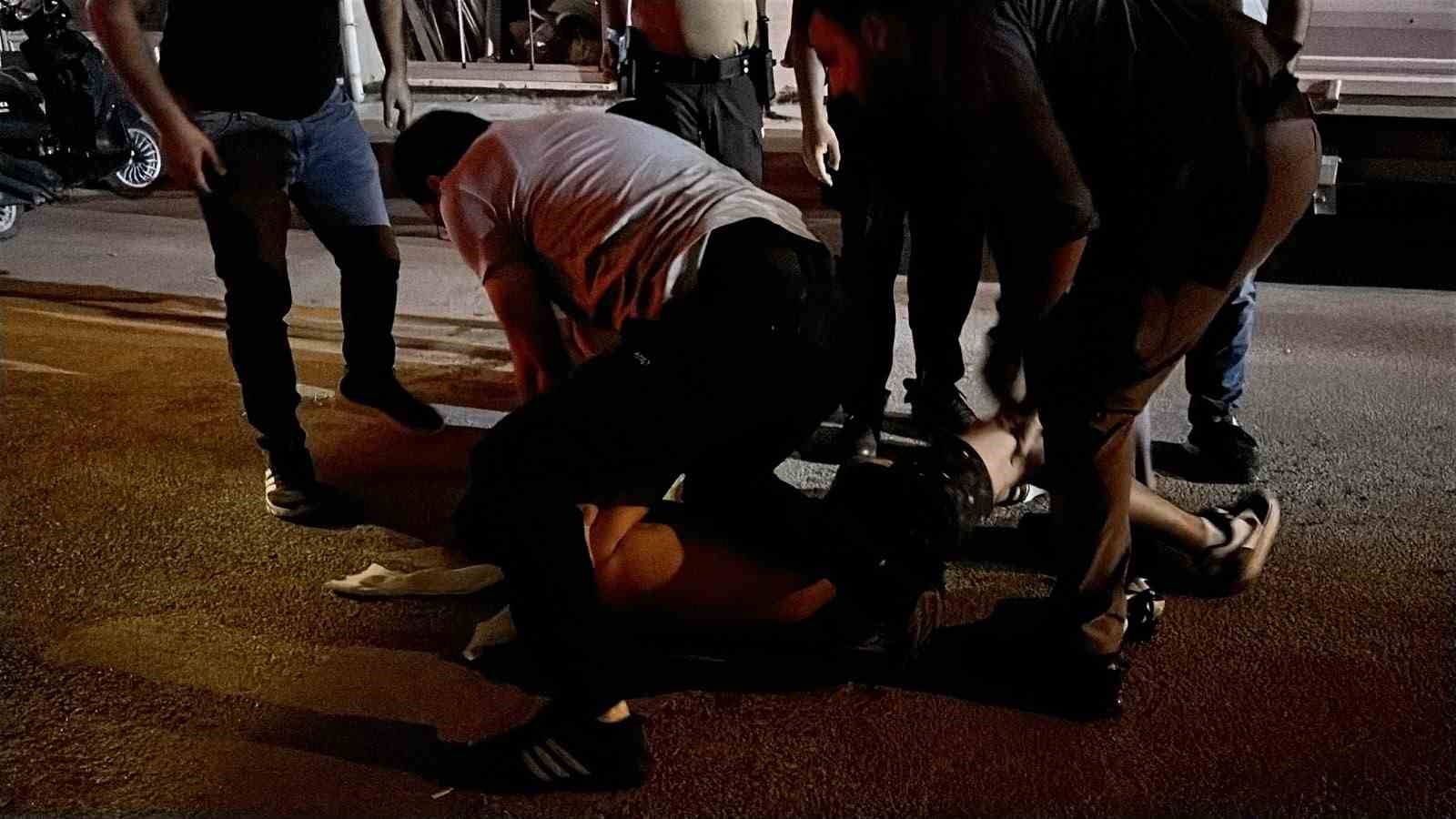 Devriyede kavgaya denk gelen polis, taşkınlık çıkartan 2 genci gözaltına aldı