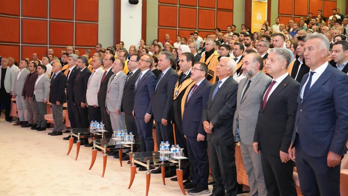 İnönü Üniversitesi Tıp Fakültesi’nde mezuniyet coşkusu