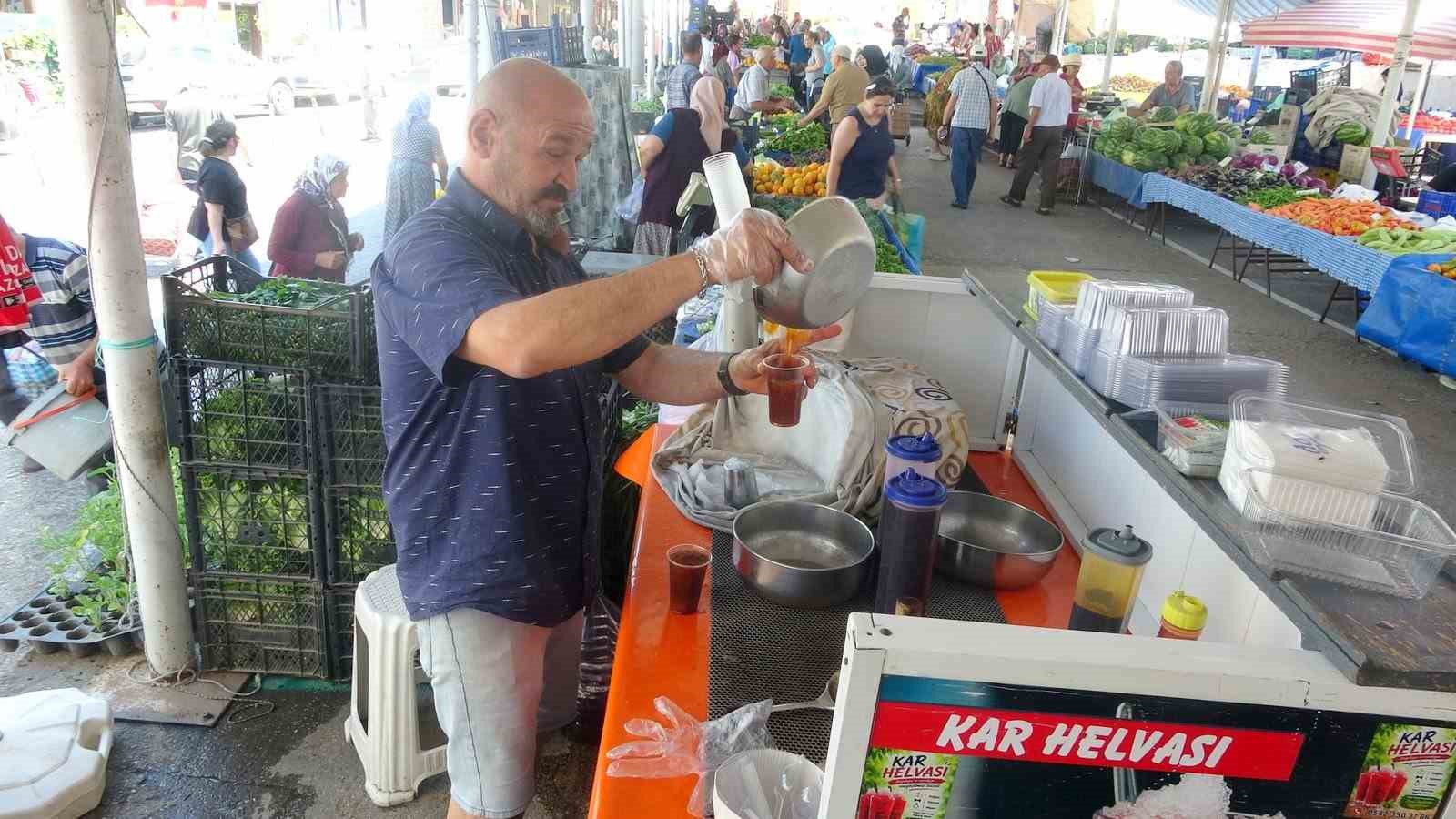 Muğla’da kavurucu sıcaklarda kar helvası ile serinliyorlar