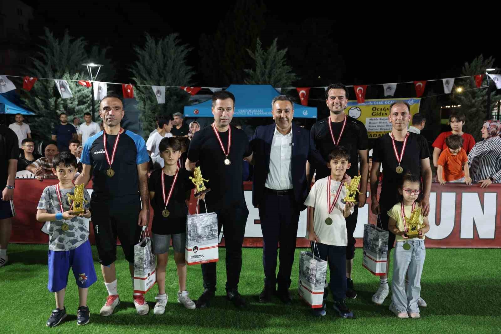 Sungurlu’da ayak tenisi turnuvası kıyasıya mücadelelere sahne oldu