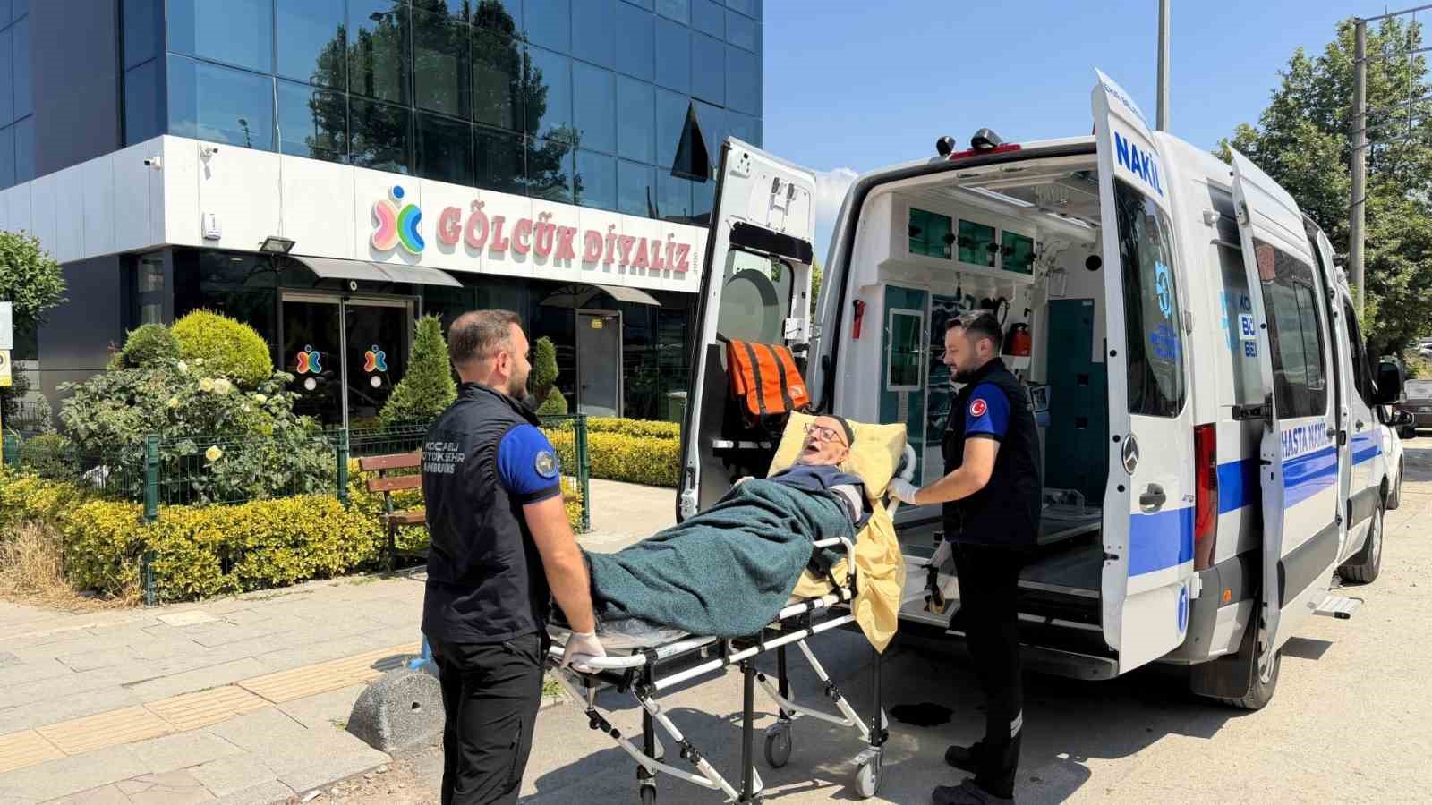 90 personel ve 28 ambulansla 7 gün 24 saat hasta nakil hizmeti