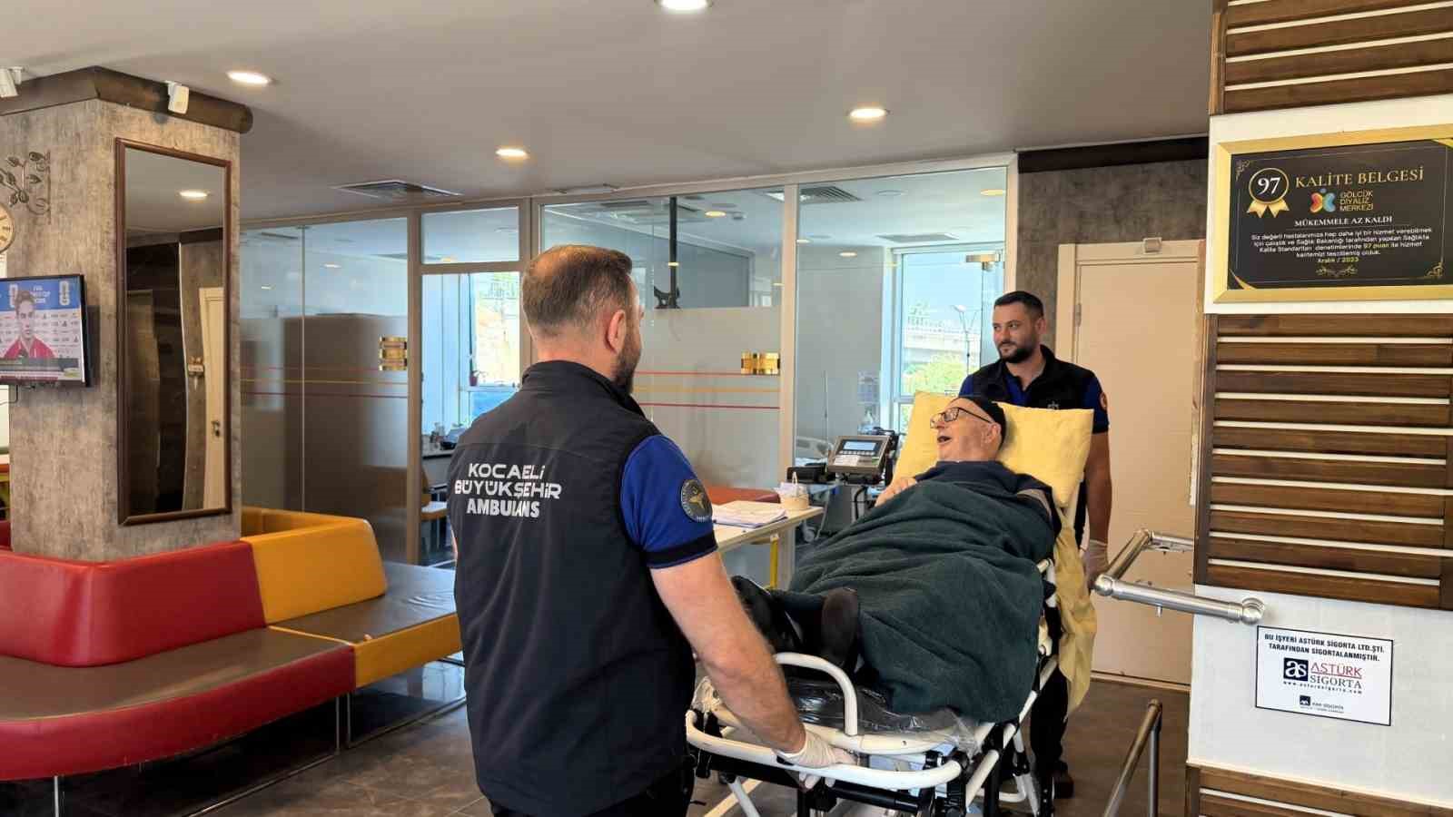 90 personel ve 28 ambulansla 7 gün 24 saat hasta nakil hizmeti