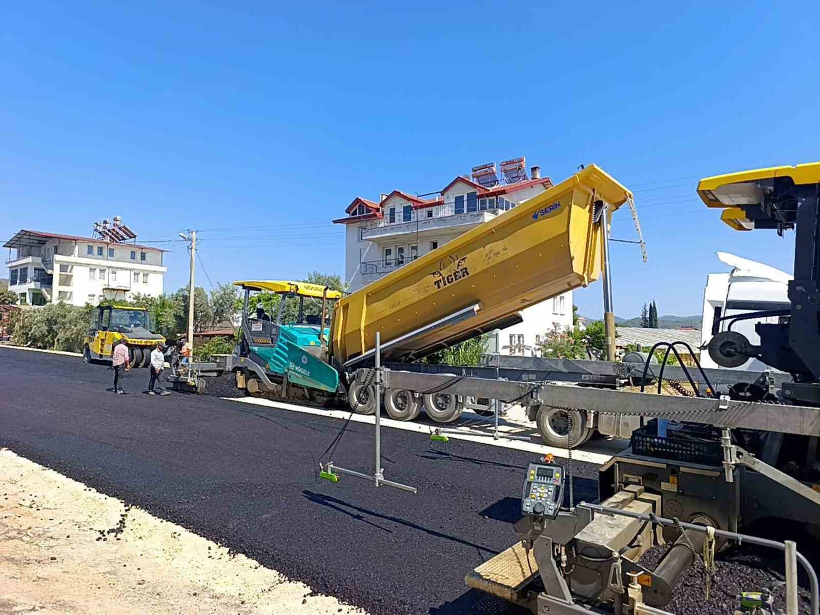 Fethiye toptancı hal bölgesinde yollar yenileniyor