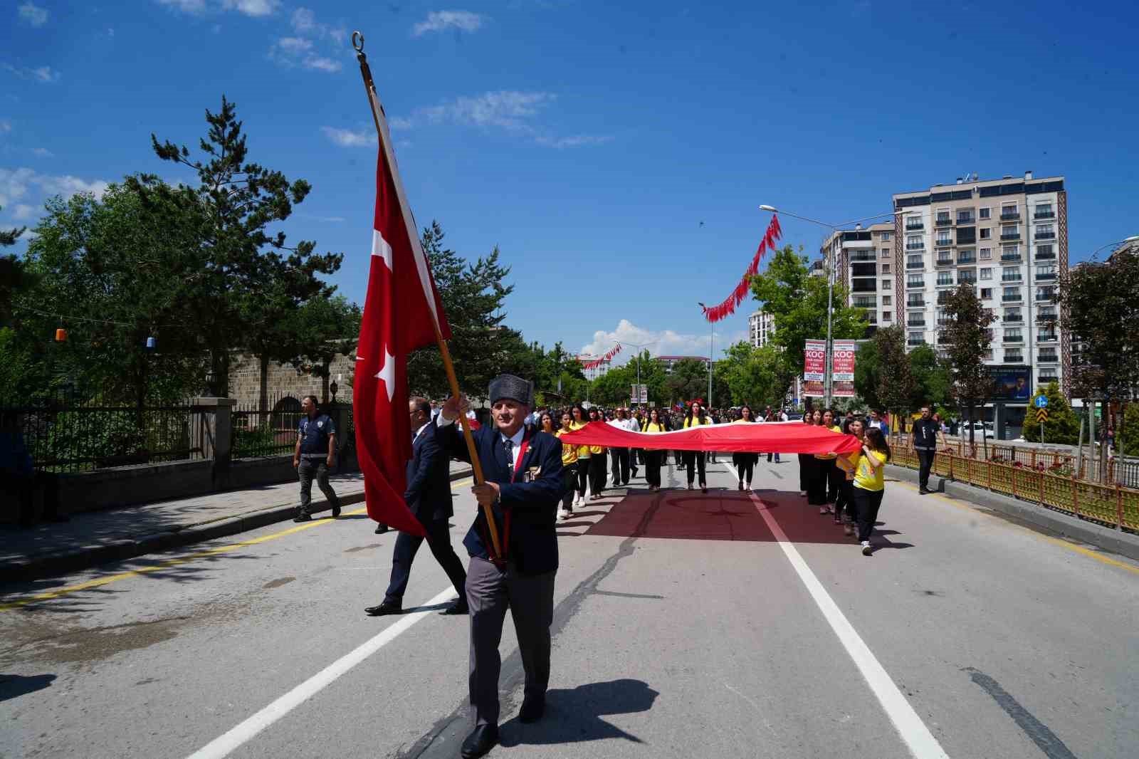Atatürk’ün Erzurum’a gelişinin 107’nci yıl dönümü törenle kutlandı