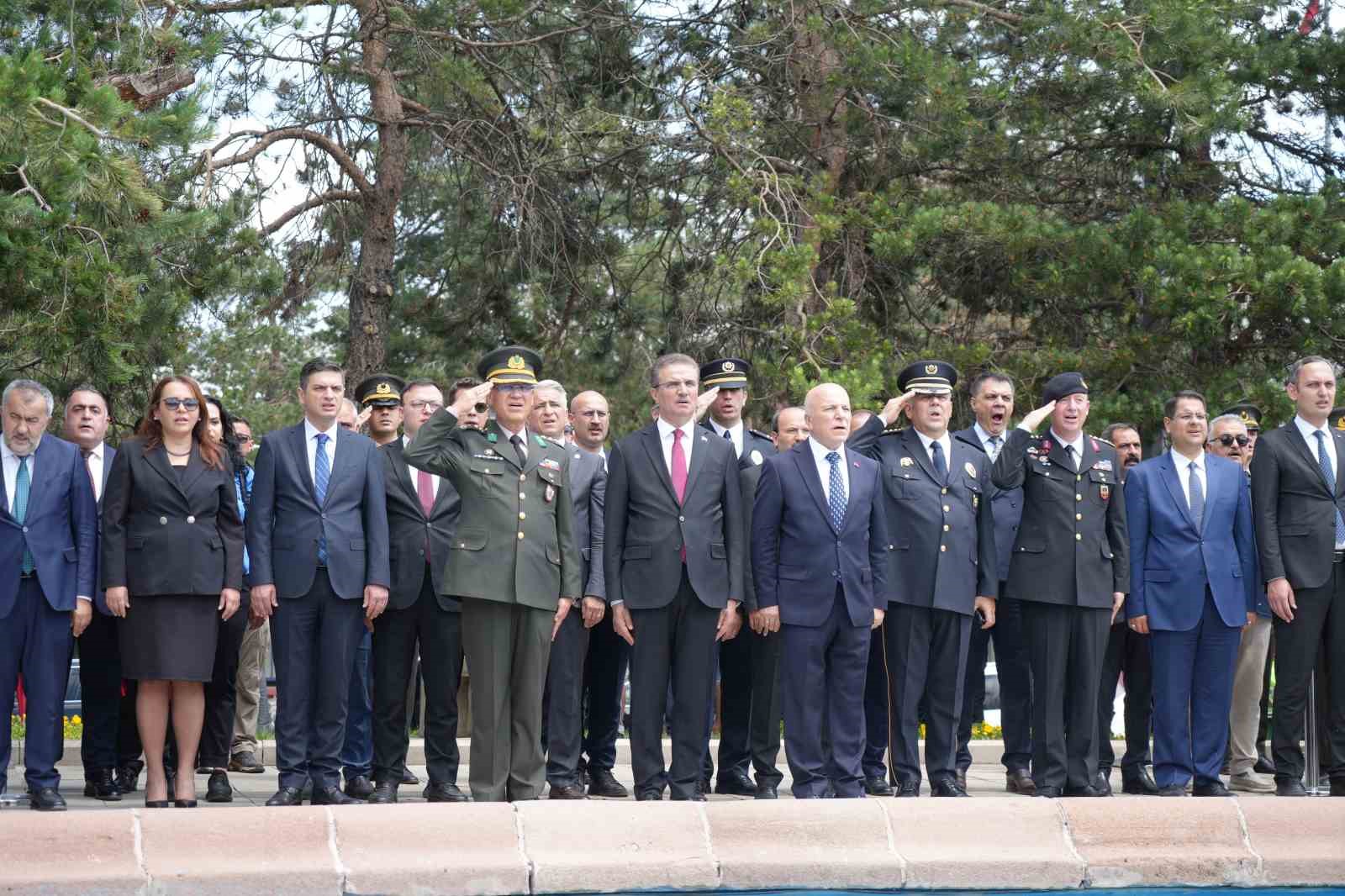 Atatürk’ün Erzurum’a gelişinin 107’nci yıl dönümü törenle kutlandı