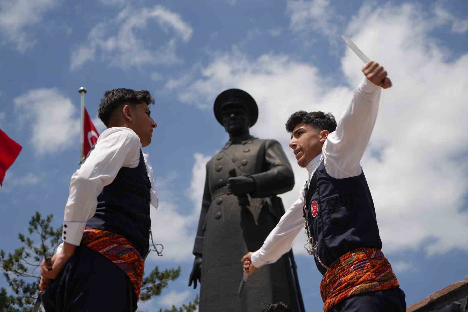 Atatürk’ün Erzurum’a gelişinin 107’nci yıl dönümü törenle kutlandı