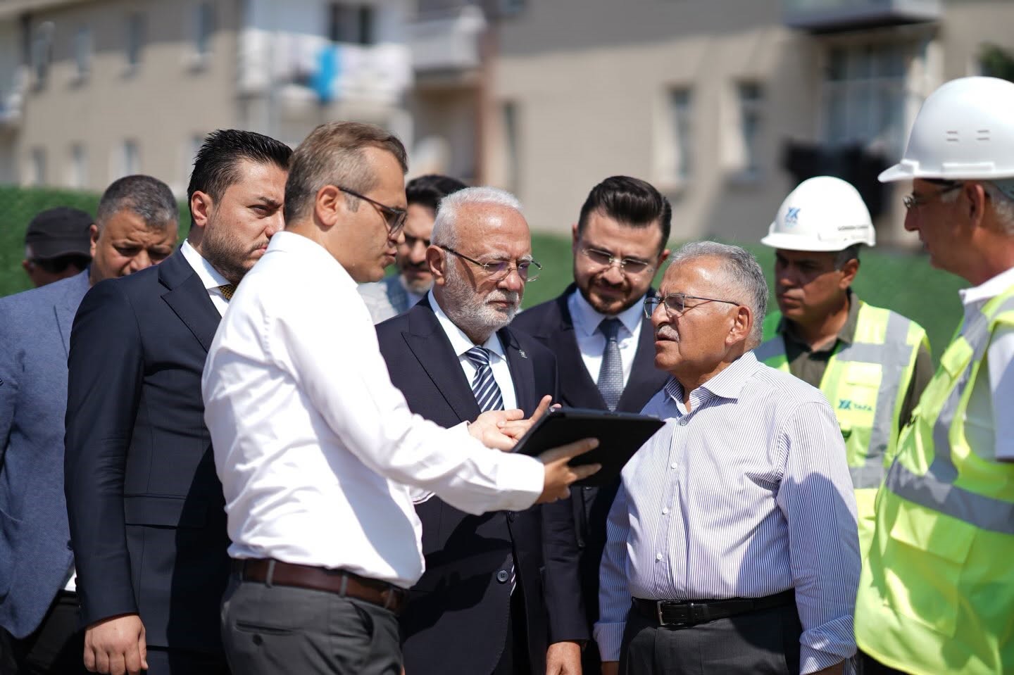 Büyükkılıç ve Elitaş, Kartal Katlı Kavşağı’ndaki çalışmaları yerinde inceledi