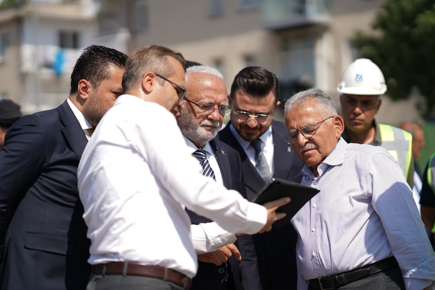 Büyükkılıç ve Elitaş, Kartal Katlı Kavşağı’ndaki çalışmaları yerinde inceledi