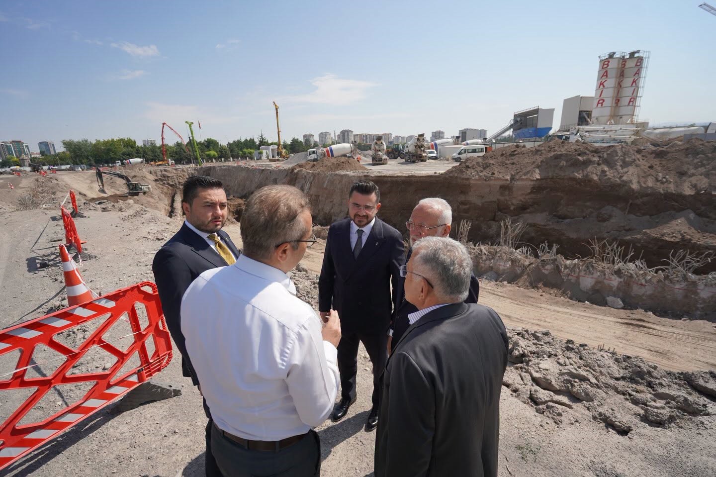 Büyükkılıç ve Elitaş, Kartal Katlı Kavşağı’ndaki çalışmaları yerinde inceledi