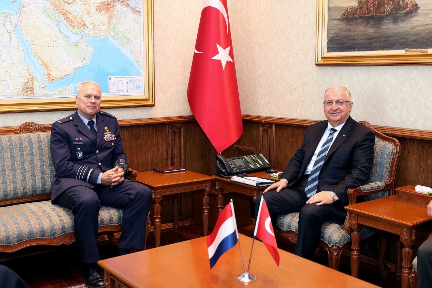 Bakan Güler, Hollanda Genelkurmay Başkanı Orgeneral Eichelsheim’i kabul etti