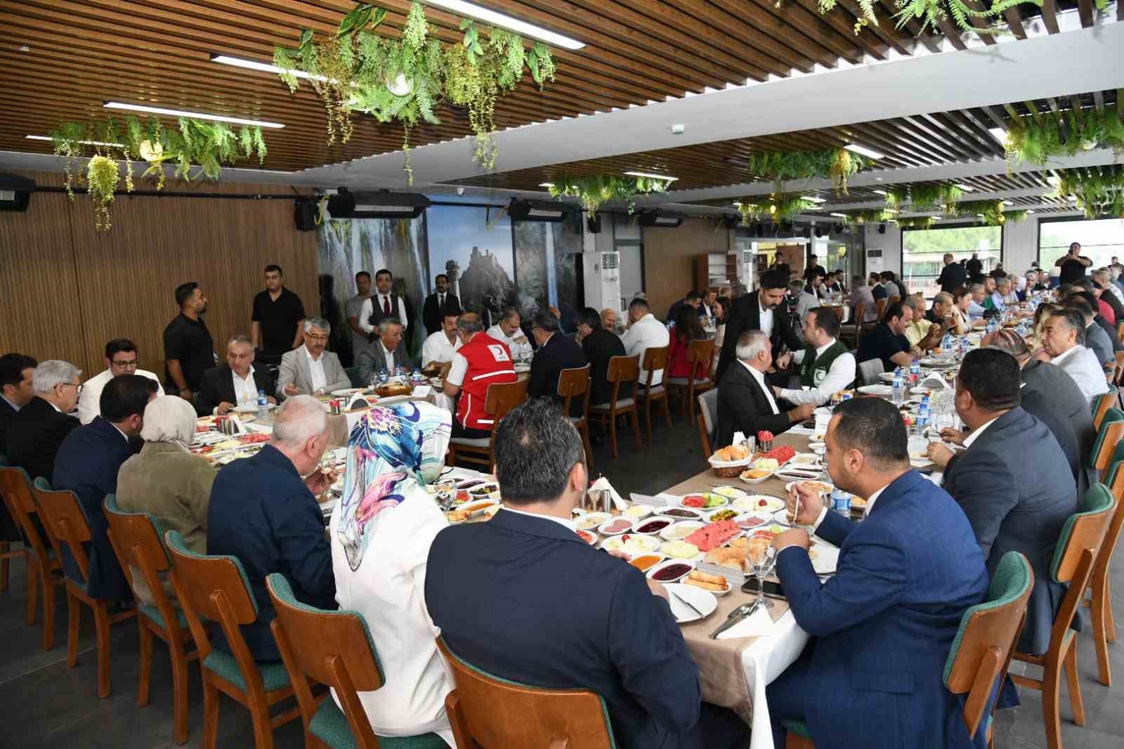 Uygur: "Bu millet, kardeşlik bağlarıyla birbirine bağlı bir millettir"