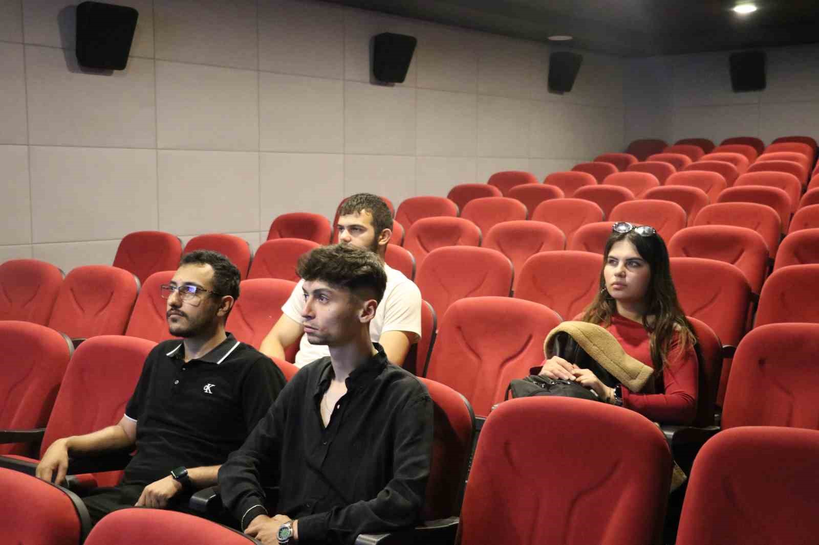 Sinema değişen alışkanlıklara göre kendini yeniliyor