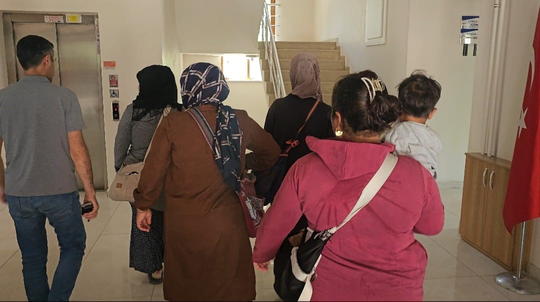 Elazığ’da dilenci şebekesine operasyon: Kameralara el salladılar