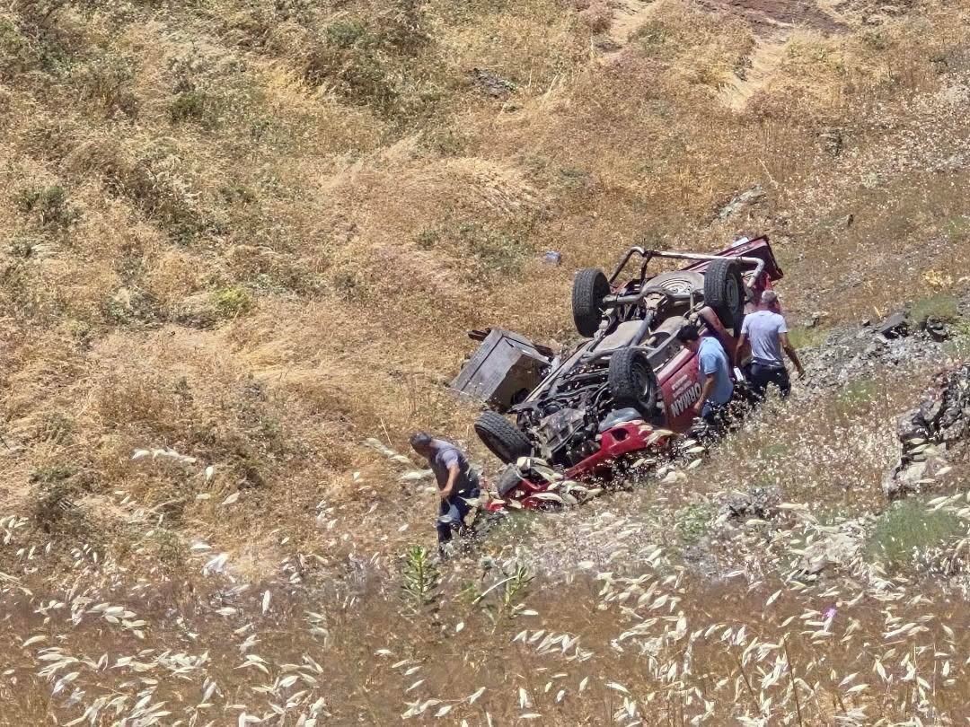 Yangın ilk müdahale aracı uçuruma yuvarlandı: işçiler atlayarak kurtuldu