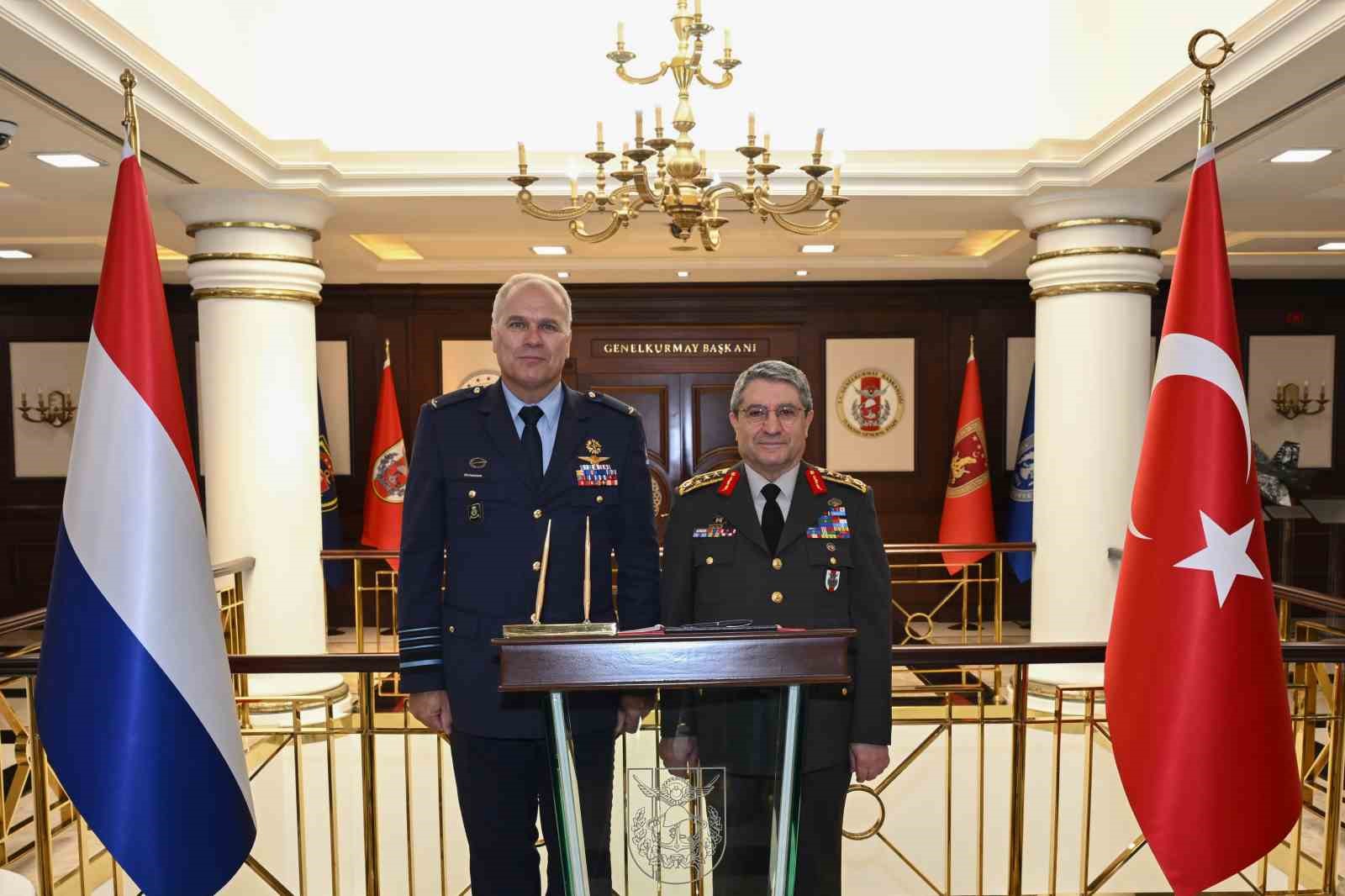 Genelkurmay Başkanı Orgeneral Bayraktaroğlu, Hollandalı mevkidaşı Eichelsheim ile görüştü
