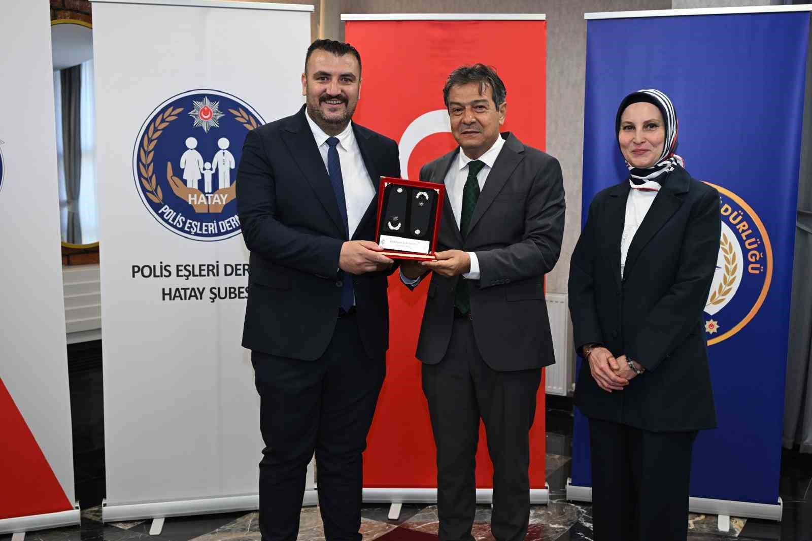 Hatay’da emniyet personeline rütbe takdim töreni düzenlendi
