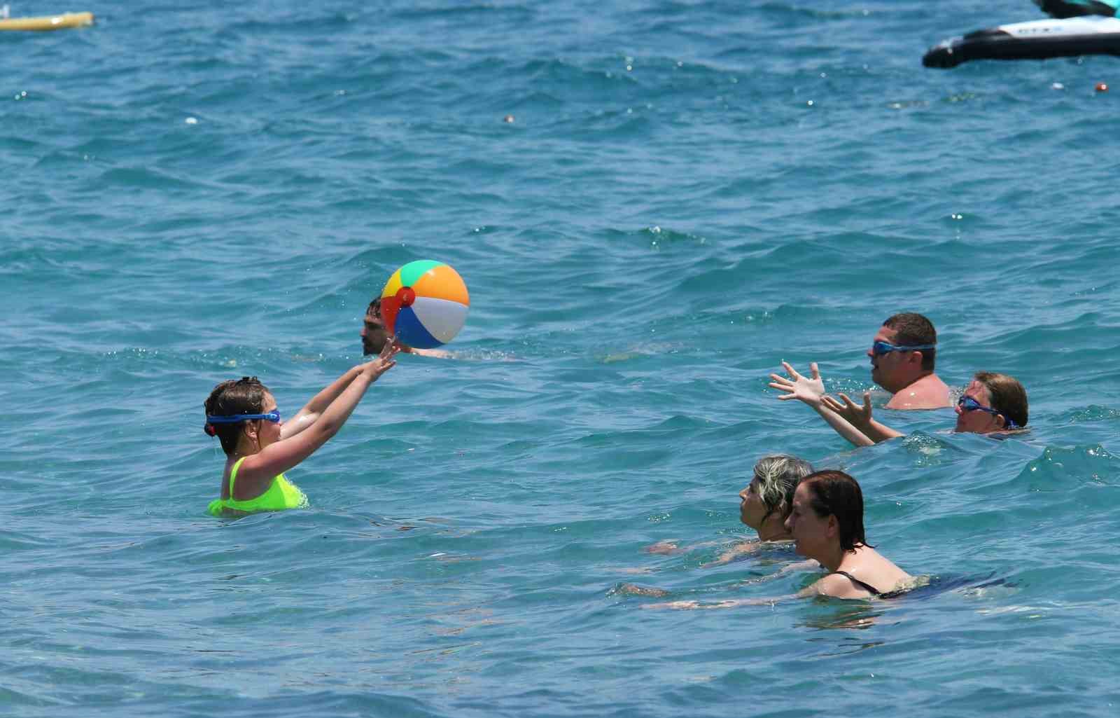 Antalya’da nem yüzde 86’lara ulaştı, kentin üzeri nem bulutları ile kaplandı