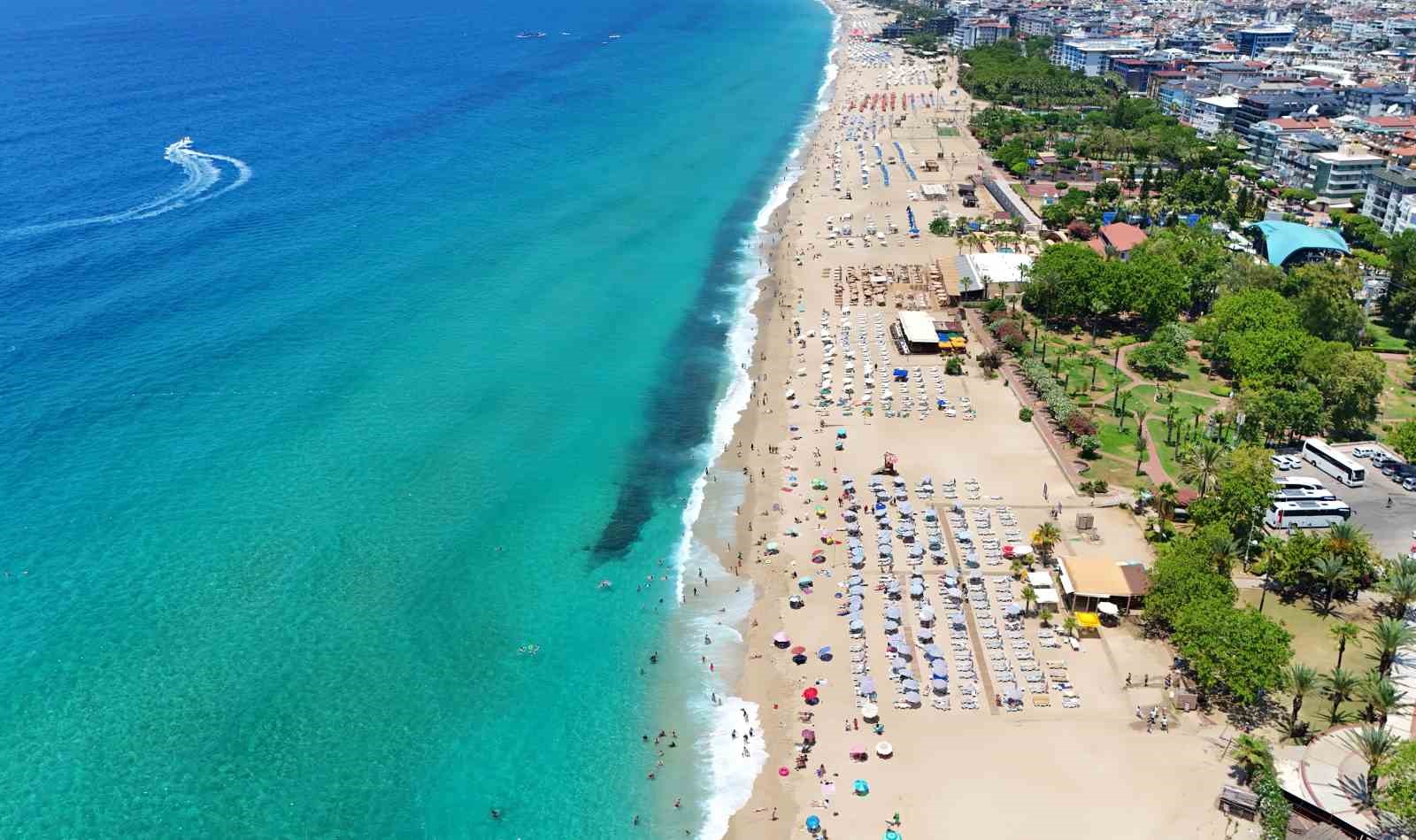 Antalya’da nem yüzde 86’lara ulaştı, kentin üzeri nem bulutları ile kaplandı