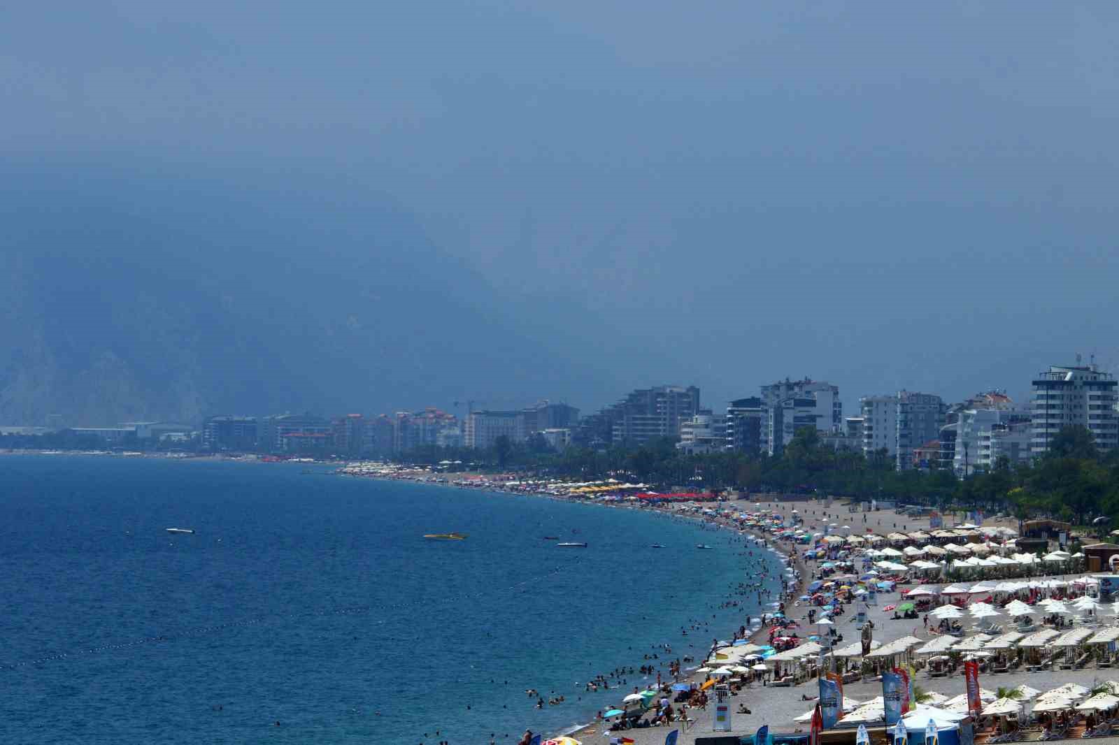 Antalya’da nem yüzde 86’lara ulaştı, kentin üzeri nem bulutları ile kaplandı