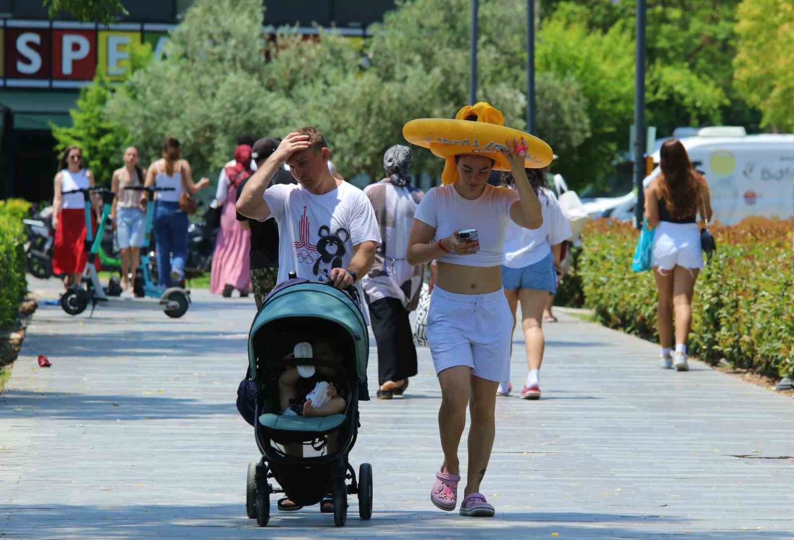 Antalya’da nem yüzde 86’lara ulaştı, kentin üzeri nem bulutları ile kaplandı
