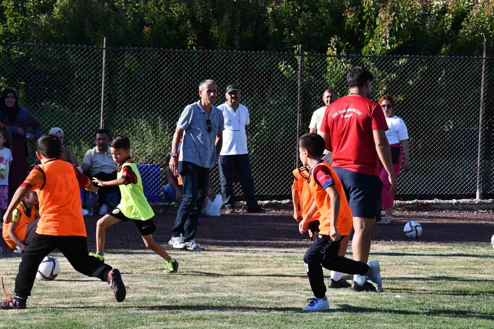 Karaman’da İl Özel İdaresi’nin ücretsiz yaz futbol kursu başladı
